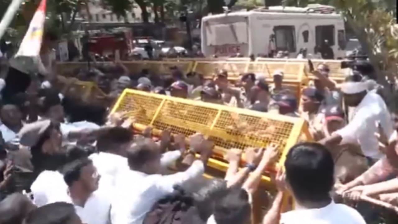 Live देशभर में ज्ञानेश कुमार विरोधी प्रदर्शनों की बाढ़, दिल्ली में खड़गे ने फिर लंच पर सांसदों को बुलाया, बड़ी तैयारी Live देशभर में ज्ञानेश कुमार विरोधी प्रदर्शनों की बाढ़, दिल्ली में खड़गे ने फिर लंच पर सांसदों को बुलाया, बड़ी तैयारी