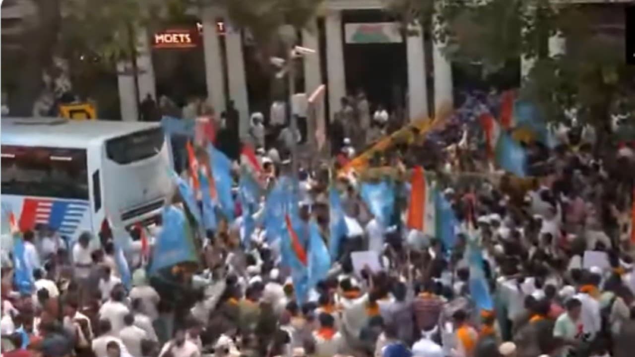 Live देशभर में ज्ञानेश कुमार विरोधी प्रदर्शनों की बाढ़, दिल्ली में खड़गे ने फिर लंच पर सांसदों को बुलाया, बड़ी तैयारी Live देशभर में ज्ञानेश कुमार विरोधी प्रदर्शनों की बाढ़, दिल्ली में खड़गे ने फिर लंच पर सांसदों को बुलाया, बड़ी तैयारी