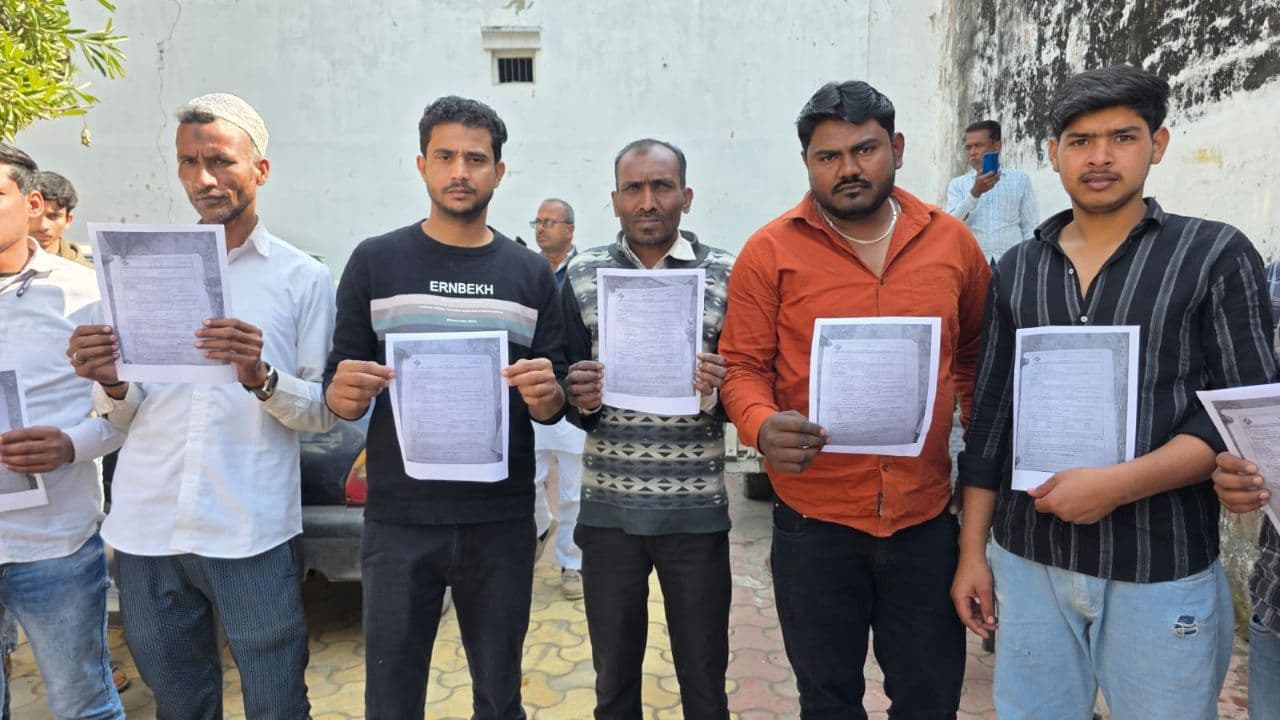 फॉर्म 7ः यूपी में खास वोटरों के नाम कटवाने के आरोपों की बाढ़, चुनाव आयोग खामोश फॉर्म 7ः यूपी में खास वोटरों के नाम कटवाने के आरोपों की बाढ़, चुनाव आयोग खामोश