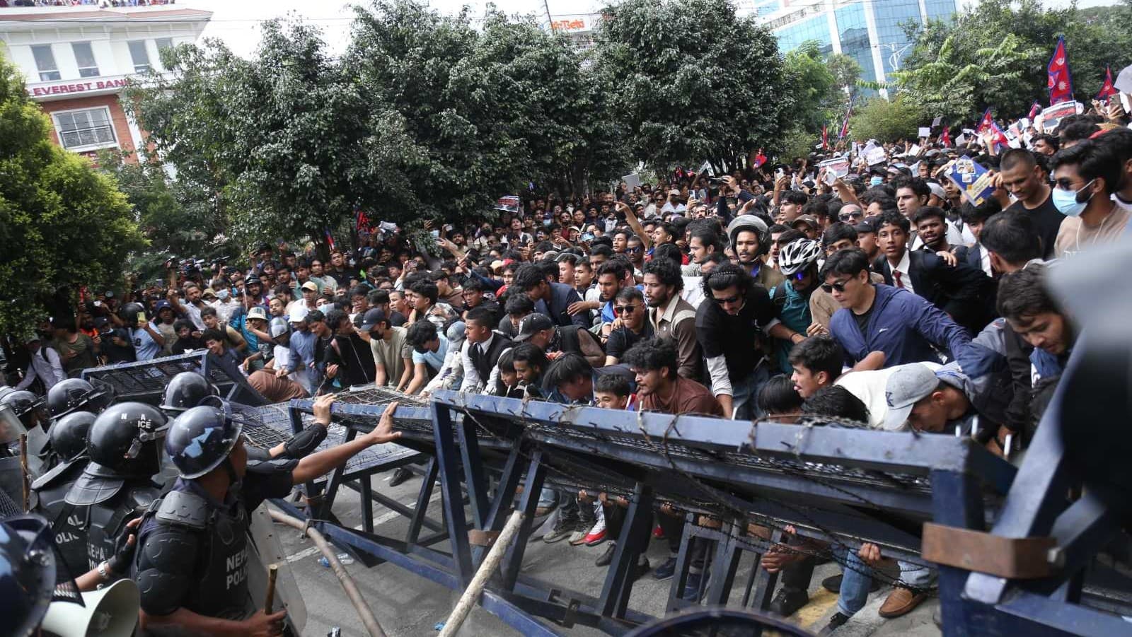 नेपाल के युवा बधाई के पात्र, वो खड़े होते रहे हैं नेपाल के युवा बधाई के पात्र, वो खड़े होते रहे हैं