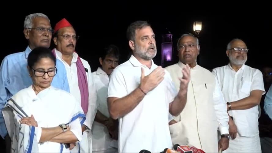 Live: राहुल, ममता सहित INDIA ब्लॉक के नेता राष्ट्रपति से मिले, ज्ञापन सौंपा Live: राहुल, ममता सहित INDIA ब्लॉक के नेता राष्ट्रपति से मिले, ज्ञापन सौंपा