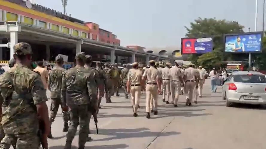 Live जंतर मंतर पर CJP प्रदर्शन आज, इंटरनेट ठप, चप्पे चप्पे पर नज़र, 245 ट्रेनें रद्द, 12 हिरासत केंद्र तैयार Live जंतर मंतर पर CJP प्रदर्शन आज, इंटरनेट ठप, चप्पे चप्पे पर नज़र, 245 ट्रेनें रद्द, 12 हिरासत केंद्र तैयार
