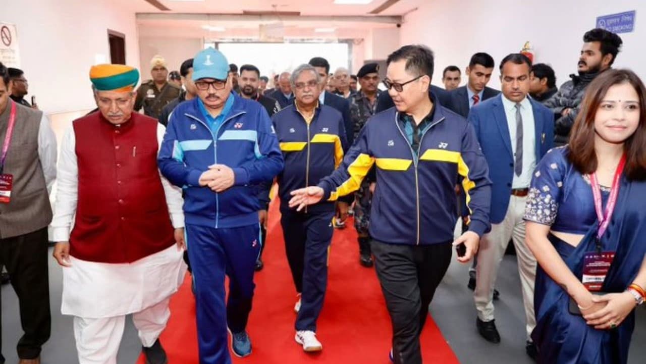सरकारी पैसे पर लंदन में जज वकील खेल रहे बैडमिंटन, देश में फिजूलखर्ची रोकने का राग सरकारी पैसे पर लंदन में जज वकील खेल रहे बैडमिंटन, देश में फिजूलखर्ची रोकने का राग