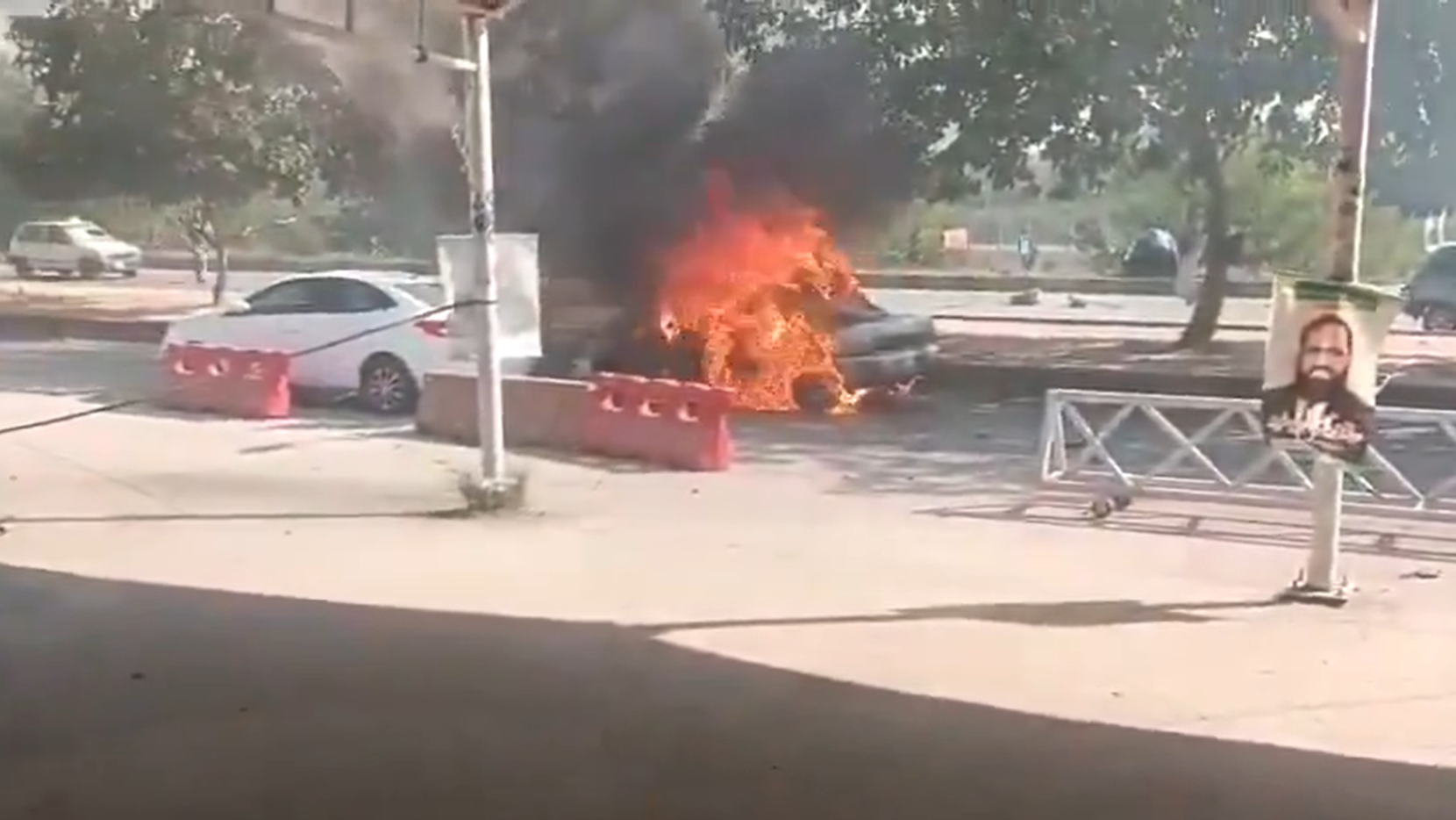 इस्लामाबाद कोर्ट के पास आत्मघाती कार धमाके में 12 की मौत, 20 से अधिक घायल इस्लामाबाद कोर्ट के पास आत्मघाती कार धमाके में 12 की मौत, 20 से अधिक घायल