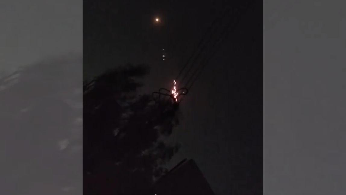 जम्मू के सांबा में संदिग्ध ड्रोन दिखे, सेना ने मार गिराए, ब्लैकआउट जम्मू के सांबा में संदिग्ध ड्रोन दिखे, सेना ने मार गिराए, ब्लैकआउट