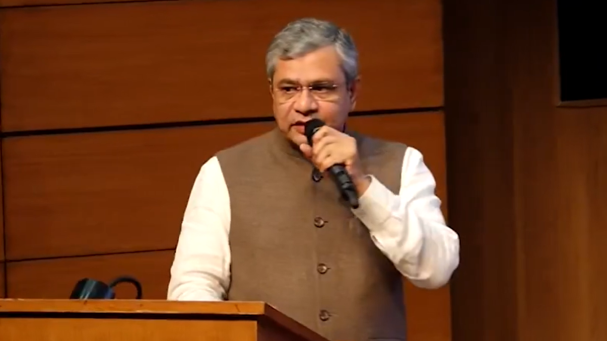 लाल क़िला विस्फोट आतंकवादी हमला, केंद्र सरकार ने माना लाल क़िला विस्फोट आतंकवादी हमला, केंद्र सरकार ने माना