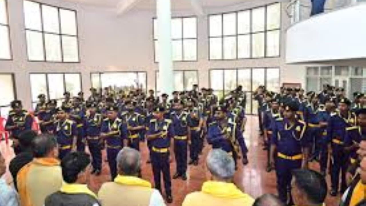 यूपी में नया 'आरएसएस': राजभर की एसबीएसपी ने लॉन्च की राष्ट्रीय सुहेलदेव सेना यूपी में नया 'आरएसएस': राजभर की एसबीएसपी ने लॉन्च की राष्ट्रीय सुहेलदेव सेना