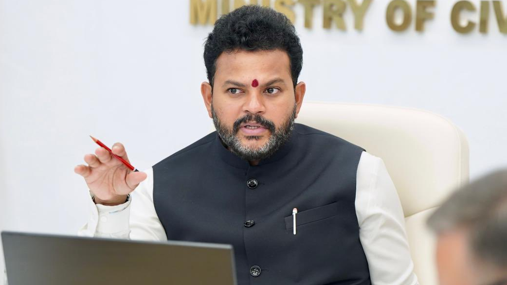 हवाई किराए पर पाबंदी लगाने का अधिकार है तो सरकार लगाती क्यों नहीं? मंत्री का जवाब पढ़ें हवाई किराए पर पाबंदी लगाने का अधिकार है तो सरकार लगाती क्यों नहीं? मंत्री का जवाब पढ़ें