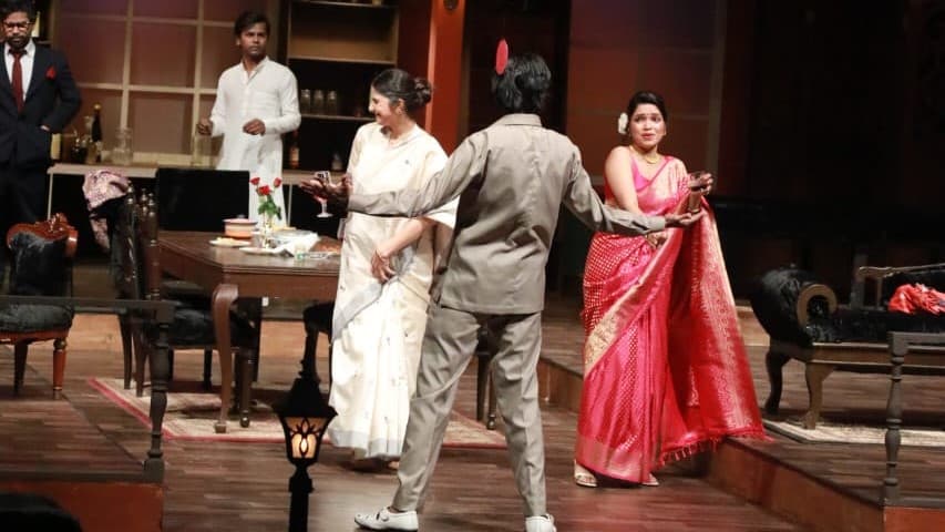 संवेदनशीलों की असंवेदनशील ‘पार्टी’ संवेदनशीलों की असंवेदनशील ‘पार्टी’