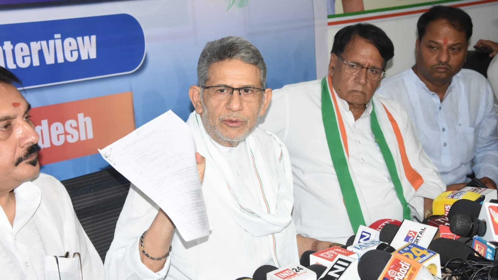 राजेंद्र भारती का आरोप- बीजेपी से जुड़ने के लिए 70 करोड़ का ऑफ़र मिला राजेंद्र भारती का आरोप- बीजेपी से जुड़ने के लिए 70 करोड़ का ऑफ़र मिला