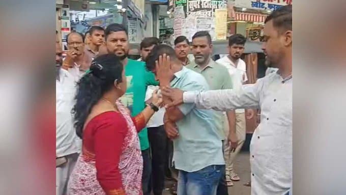हिन्दी बोलने पर इस ऑटो ड्राइवर को पालघर में पीटा गया महाराष्ट्र भाषा विवादः हिंदुत्ववादी राजनीति का हथियार है हिंदी