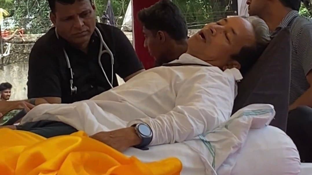 सोनम वांगचुक की हालत चिन्ताजनक, वजन गिरा, उद्धव की राहुल गांधी से अपील सोनम वांगचुक की हालत चिन्ताजनक, वजन गिरा, उद्धव की राहुल गांधी से अपील