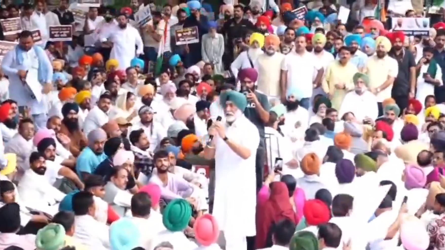 पंजाब में लैंड पूलिंग नीति के चक्रव्यूह के विरोध में किसान पंजाब में लैंड पूलिंग नीति के चक्रव्यूह के विरोध में किसान