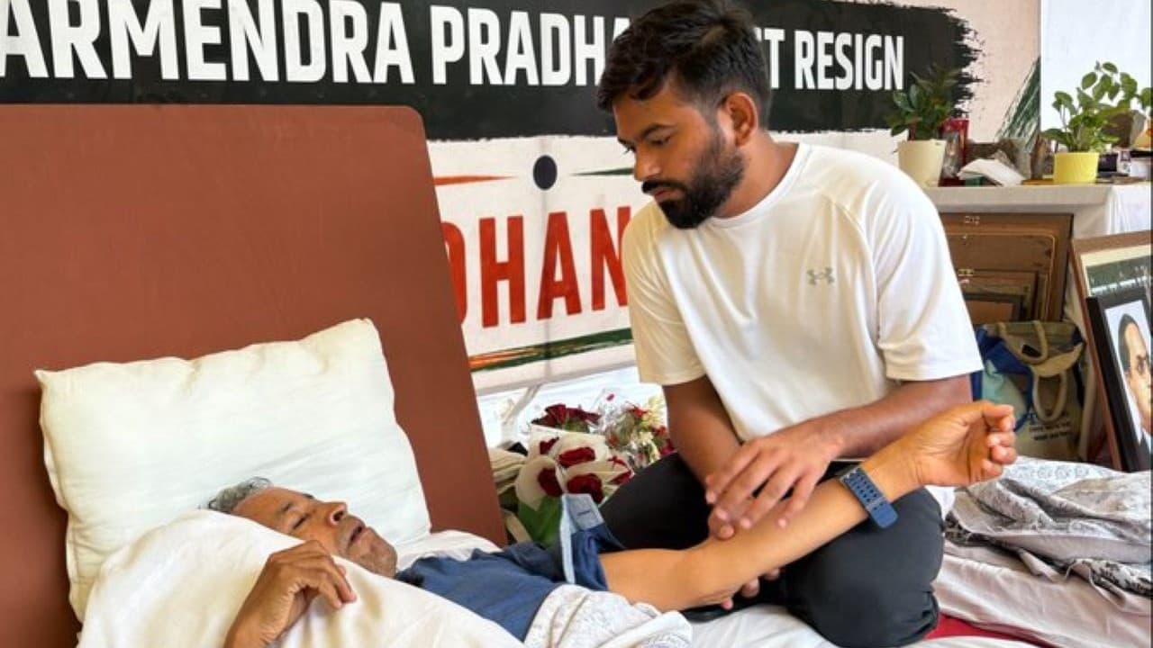 सोनम वांगचुक की सेहत पर सरकार संवेदनहीन, विपक्ष की अनशन तोड़ने की अपील सोनम वांगचुक की सेहत पर सरकार संवेदनहीन, विपक्ष की अनशन तोड़ने की अपील