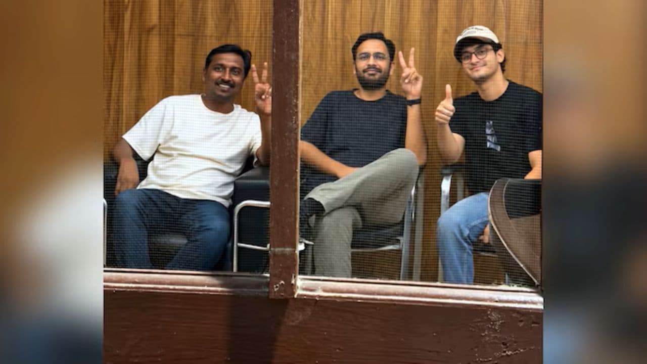 CJP नेता गिरफ्तार या हिरासत में, अलग-अलग दावे, कोर्ट ने 5 दिनों के लिए तिहाड़ जेल भेजा CJP नेता गिरफ्तार या हिरासत में, अलग-अलग दावे, कोर्ट ने 5 दिनों के लिए तिहाड़ जेल भेजा