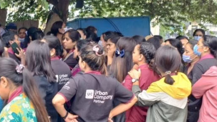 नोएडा में महिला गिग वर्कर्स का प्रदर्शन- 'न तय समय, न बैठने की जगह, न वॉशरूम' नोएडा में महिला गिग वर्कर्स का प्रदर्शन- 'न तय समय, न बैठने की जगह, न वॉशरूम'