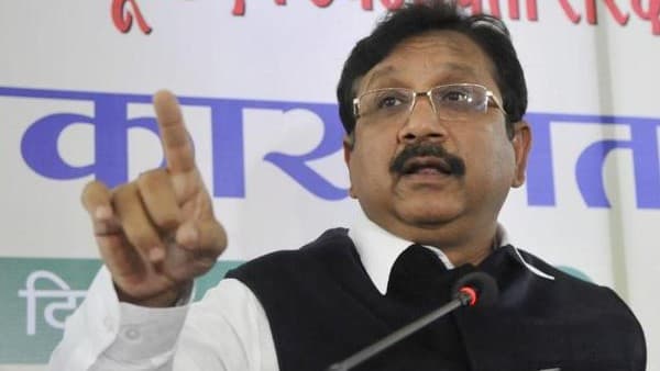 एमपी के विवादित मंत्री विजय शाह फिर विवादों में, इस बार ये हरकत की एमपी के विवादित मंत्री विजय शाह फिर विवादों में, इस बार ये हरकत की
