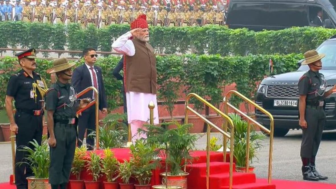 पीएम मोदी ने लालकिले से किन्हें 'दिमागी नक्सल' कहा, क्या विपक्ष और आंदोलनकारी छात्रों को? पीएम मोदी ने लालकिले से किन्हें 'दिमागी नक्सल' कहा, क्या विपक्ष और आंदोलनकारी छात्रों को?