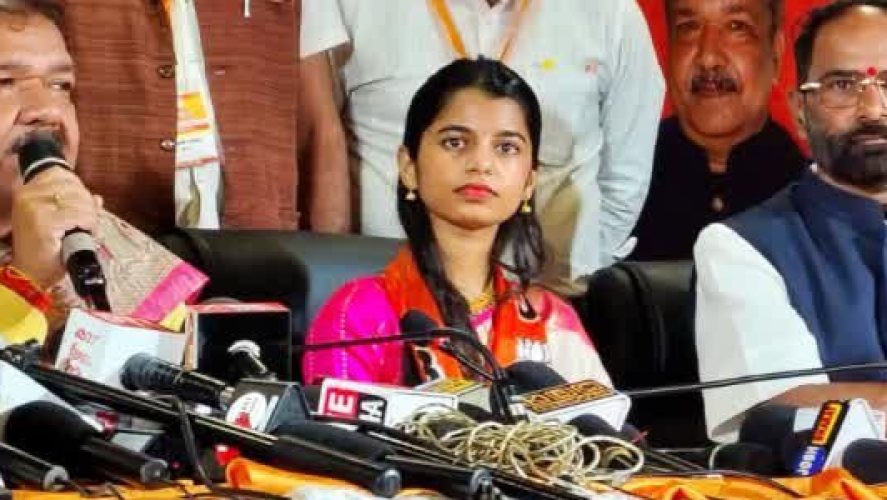 मैथिली ठाकुर maithili thakur bjp alinagar