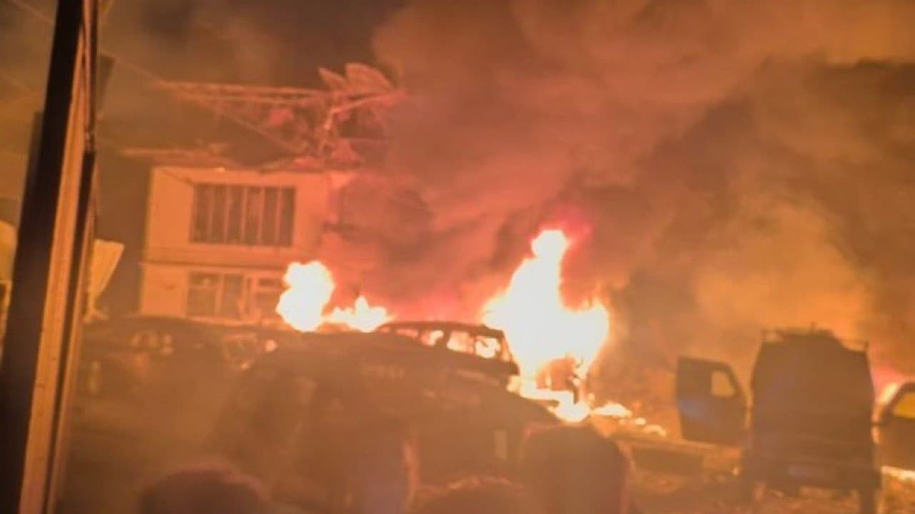 जम्मू कश्मीरः नौगाम पुलिस स्टेशन में विस्फोट से 9 लोग मरे, फरीदाबाद मामले की जांच हो रही थी जम्मू कश्मीरः नौगाम पुलिस स्टेशन में विस्फोट से 9 लोग मरे, फरीदाबाद मामले की जांच हो रही थी