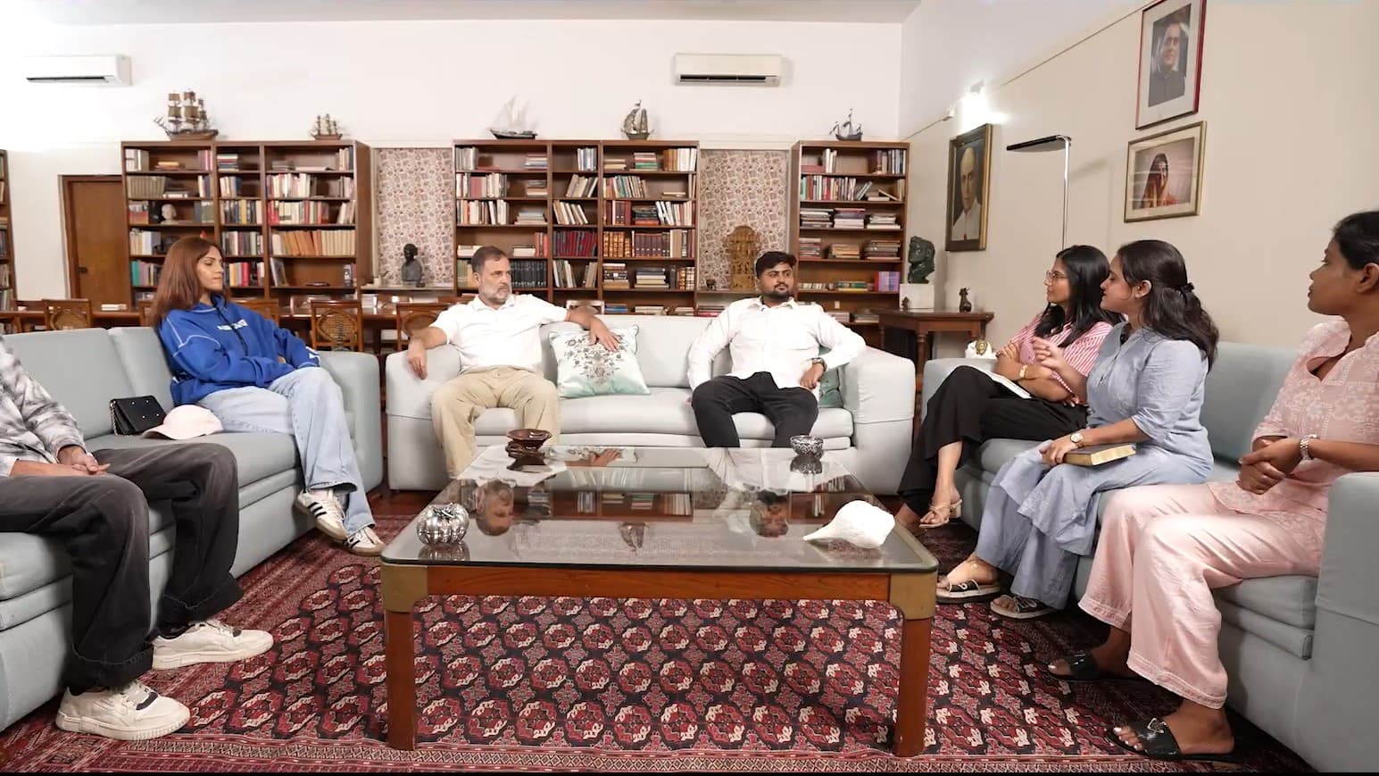 राहुल गांधी ने की पुणे में 'छात्रों की गूंज' की घोषणा- 'अब लड़कियां बोलेंगी, देश सुनेगा' राहुल गांधी ने की पुणे में 'छात्रों की गूंज' की घोषणा- 'अब लड़कियां बोलेंगी, देश सुनेगा'