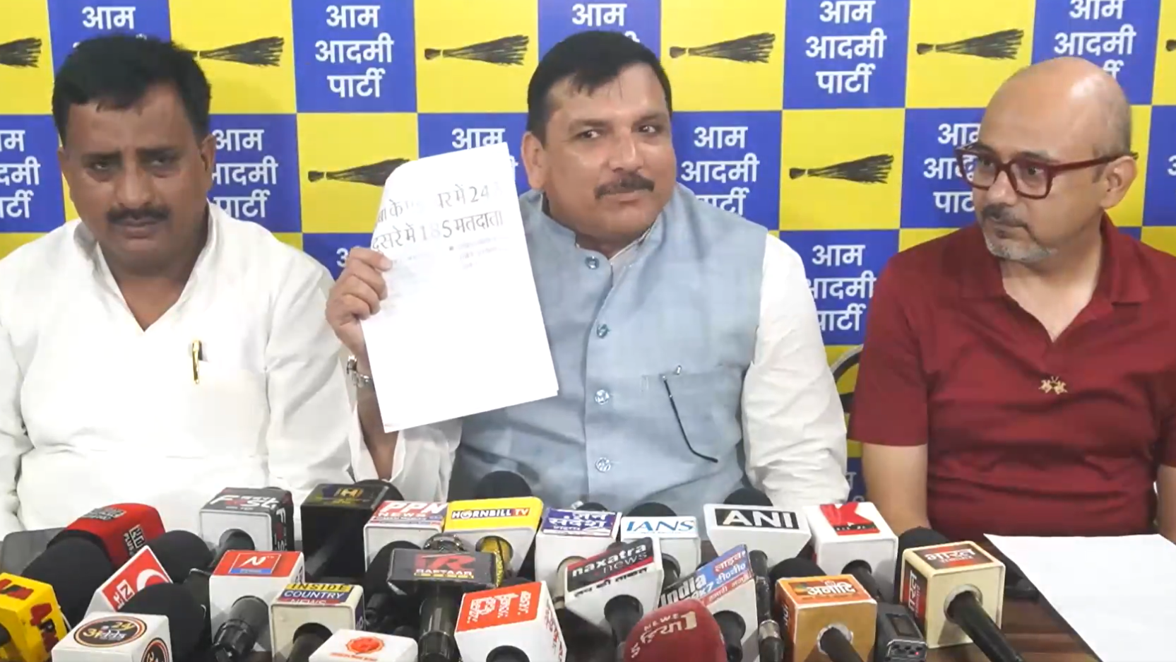 अब यूपी के महोबा में एक घर में 4271 मतदाता, विपक्ष ने कहा- 'वोट चोरी' की साज़िश अब यूपी के महोबा में एक घर में 4271 मतदाता, विपक्ष ने कहा- 'वोट चोरी' की साज़िश