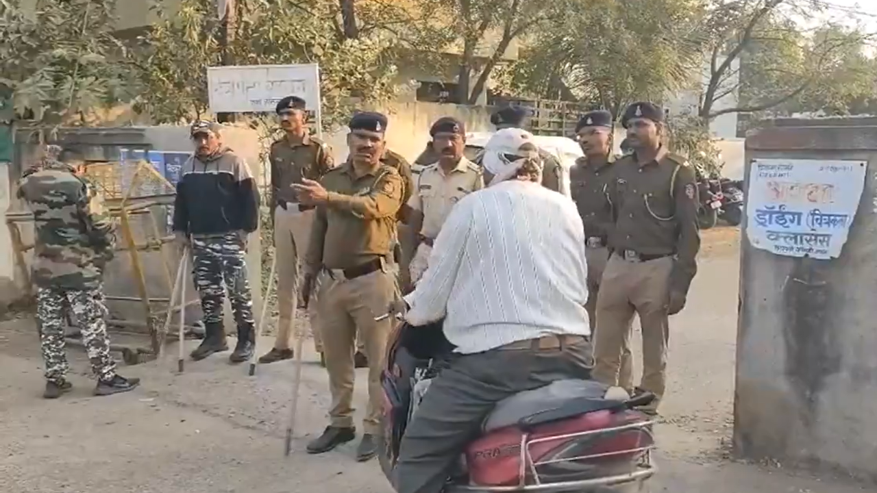 महाराष्ट्र के जालना और अंबड में कर्फ्यू, धनगर समुदाय मांग रहा जनजाति का दर्जा महाराष्ट्र के जालना और अंबड में कर्फ्यू, धनगर समुदाय मांग रहा जनजाति का दर्जा