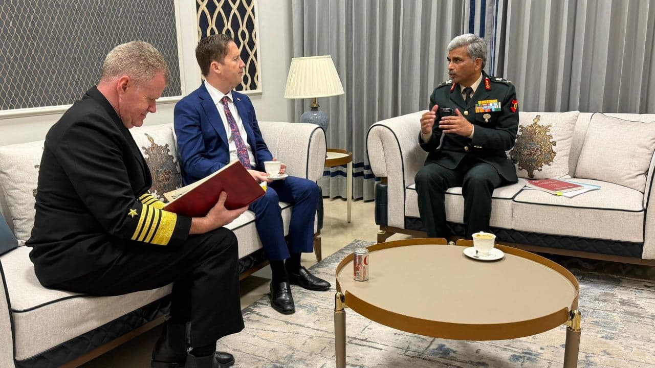 यूएस राजदूत गोर को सेना मुख्यालय में किसने जाने दिया, विपक्ष भड़का, सेना की सफाई यूएस राजदूत गोर को सेना मुख्यालय में किसने जाने दिया, विपक्ष भड़का, सेना की सफाई