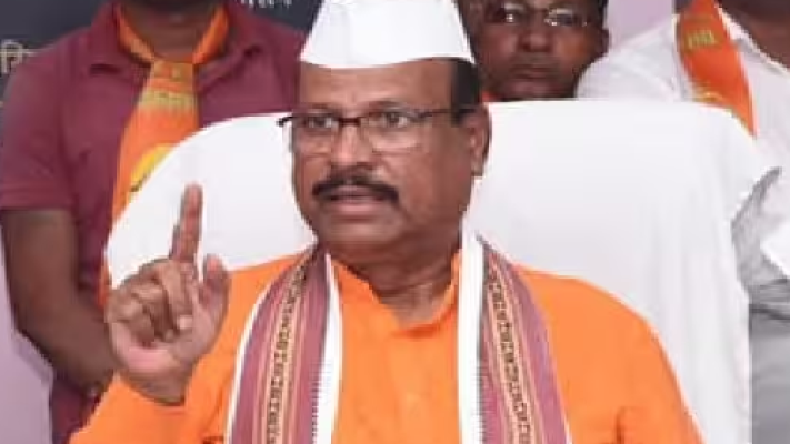 बीजेपी की सहयोगी शिवसेना के विधायक मंदिर गए तो गौमूत्र से शुद्धिकरण, शिंदे नाराज़ बीजेपी की सहयोगी शिवसेना के विधायक मंदिर गए तो गौमूत्र से शुद्धिकरण, शिंदे नाराज़