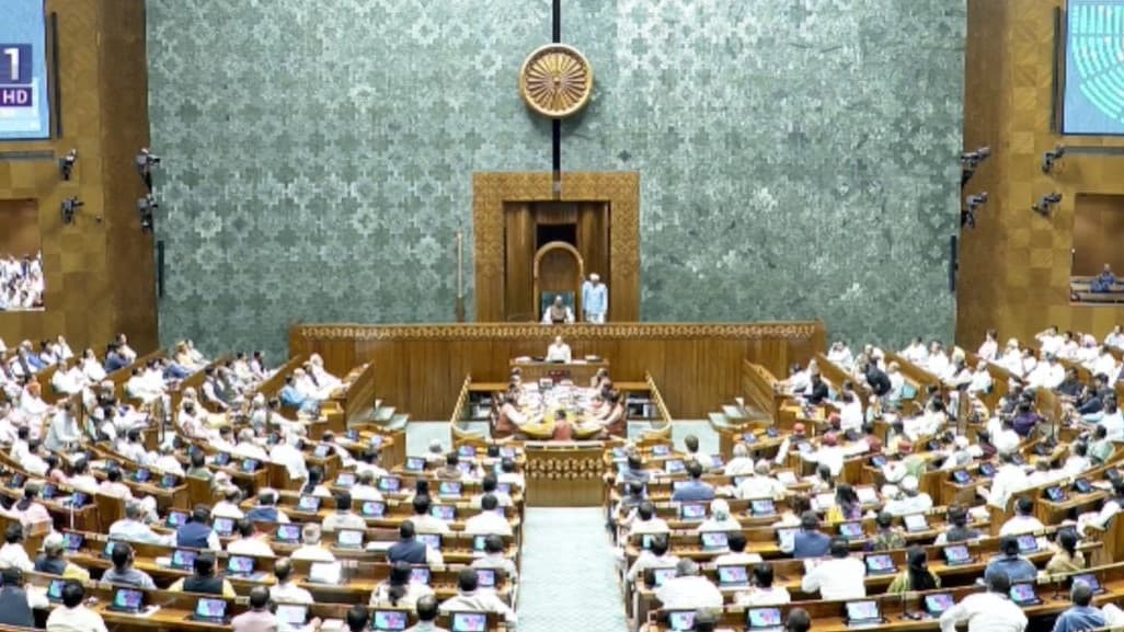 महिला आरक्षण पर संविधान संशोधन बिल गिरा; मोदी सरकार के लिए झटका? महिला आरक्षण पर संविधान संशोधन बिल गिरा; मोदी सरकार के लिए झटका?