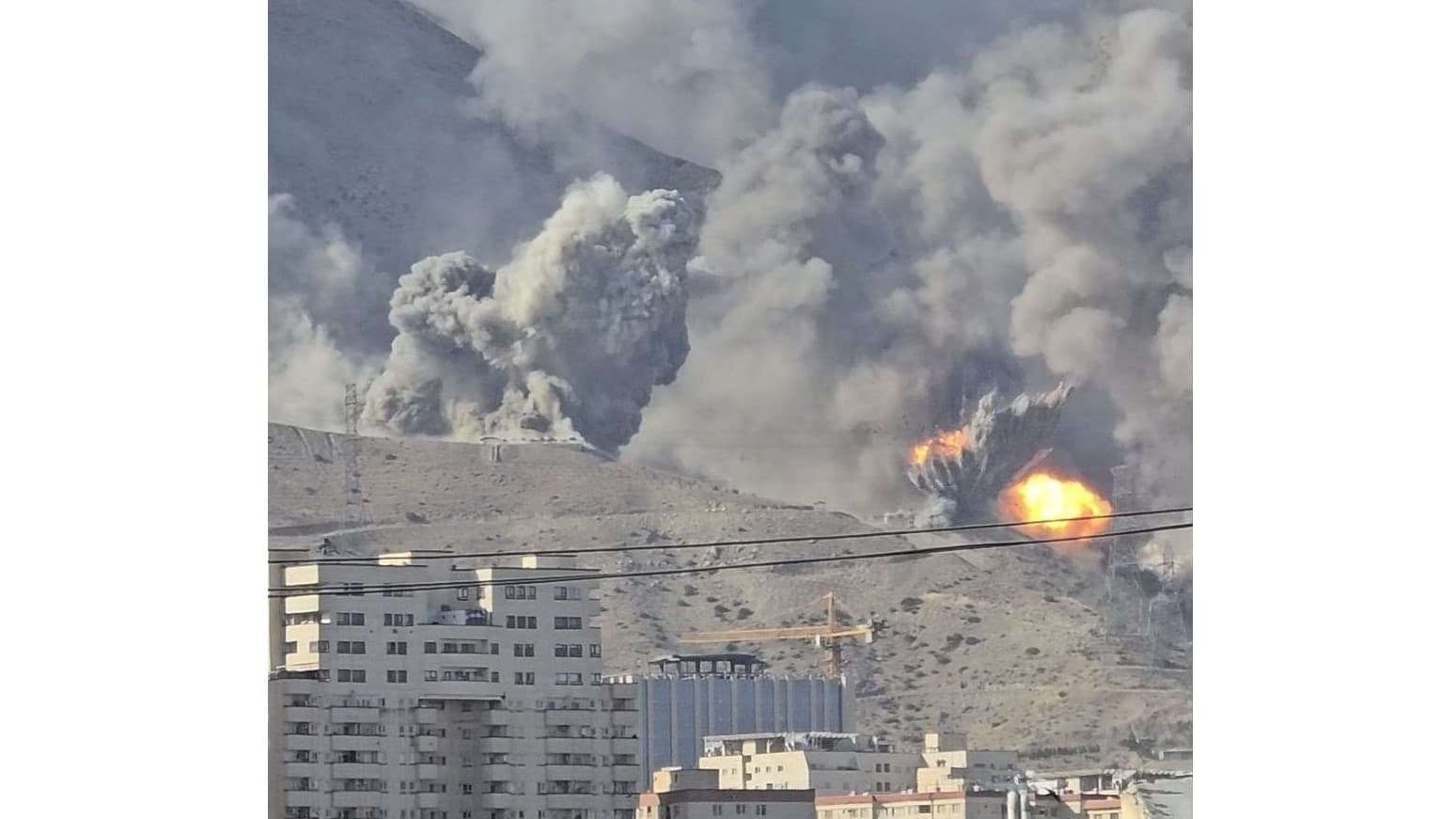 War Live: इसराइल ने ईरान के मेजर जनरल की हत्या की, मोसाद केंद्र पर हमला War Live: इसराइल ने ईरान के मेजर जनरल की हत्या की, मोसाद केंद्र पर हमला