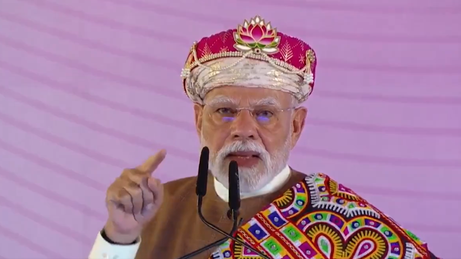 22 करोड़ नौकरियों का वादा किया, पर दिया ‘रील का नशा’! 22 करोड़ नौकरियों का वादा किया, पर दिया ‘रील का नशा’!