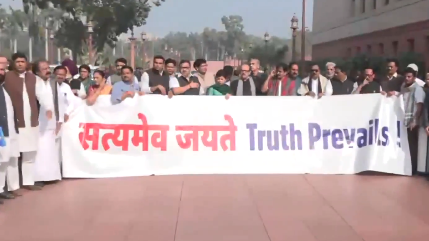 नेशनल हेराल्ड केस में कोर्ट के फ़ैसले के बाद 'ईडी के दुरुपयोग' पर संसद से सड़क तक प्रदर्शन नेशनल हेराल्ड केस में कोर्ट के फ़ैसले के बाद 'ईडी के दुरुपयोग' पर संसद से सड़क तक प्रदर्शन