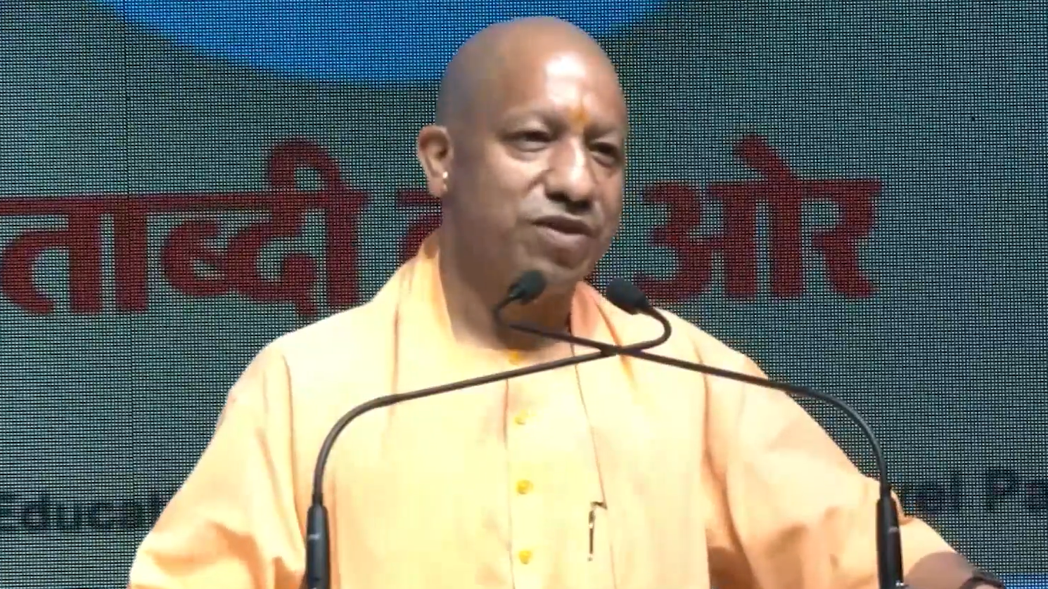 शिफ्ट में नमाज पढ़ें, सड़कों पर नहीं, प्यार से माने तो ठीक नहीं तो...: योगी शिफ्ट में नमाज पढ़ें, सड़कों पर नहीं, प्यार से माने तो ठीक नहीं तो...: योगी