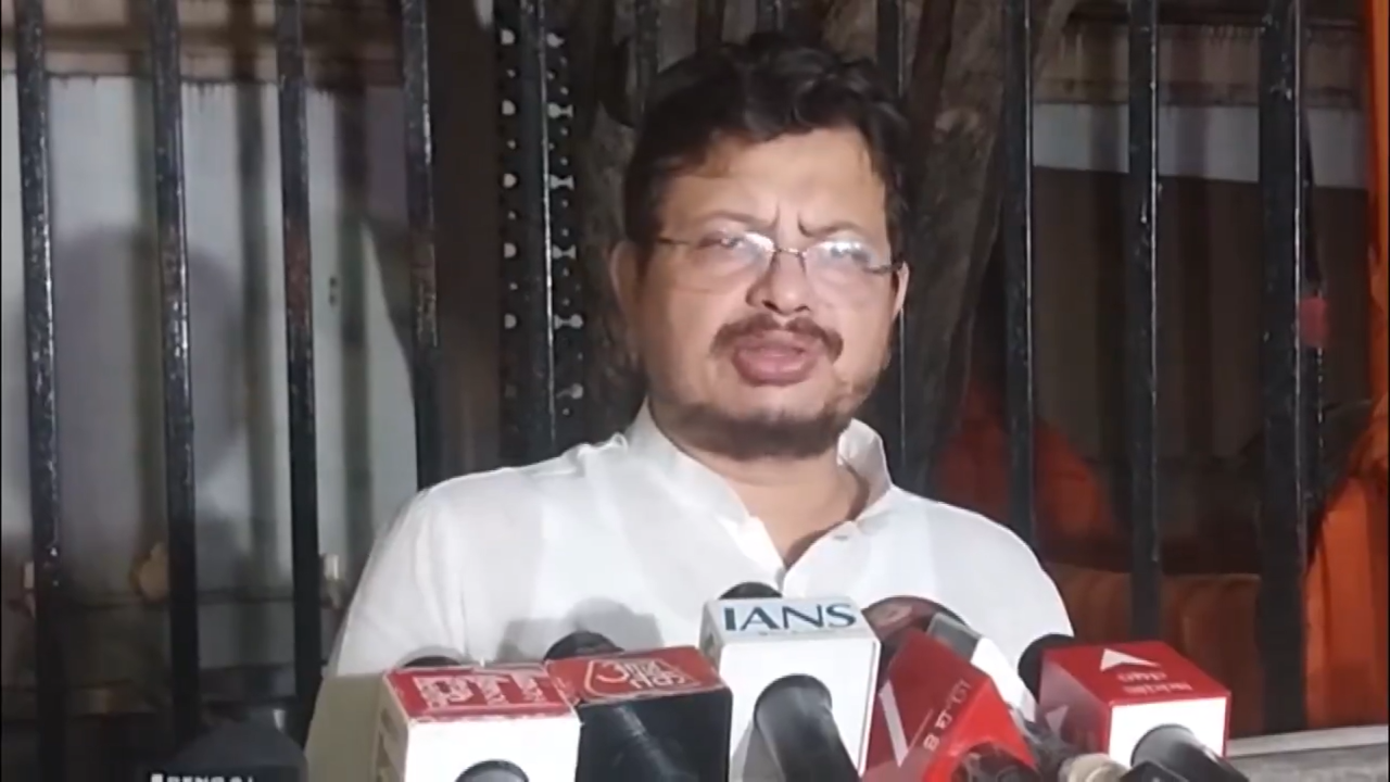 कलकत्ता हाईकोर्ट का ममता को झटका, टीएमसी के बागी को नेता विपक्ष बनाने पर रोक नहीं कलकत्ता हाईकोर्ट का ममता को झटका, टीएमसी के बागी को नेता विपक्ष बनाने पर रोक नहीं