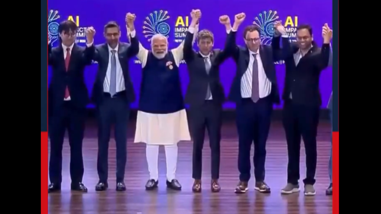 AI Summit: पीएम मोदी ने मानव विज़न की शुरुआत की, बड़ी-बड़ी बातें AI Summit: पीएम मोदी ने मानव विज़न की शुरुआत की, बड़ी-बड़ी बातें