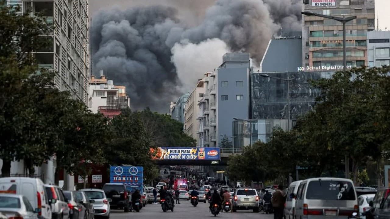 Live गल्फ के तेल ठिकानों पर ईरान के ताबड़तोड़ हमले, ट्रंप की धमकी, संकट बढ़ा Live गल्फ के तेल ठिकानों पर ईरान के ताबड़तोड़ हमले, ट्रंप की धमकी, संकट बढ़ा