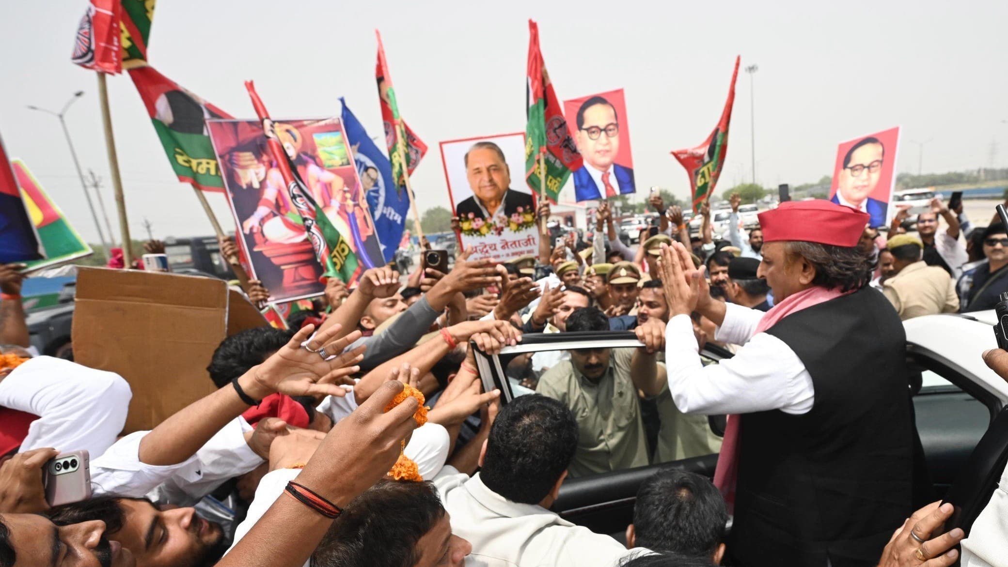 आगरा में शनिवार को अखिलेश यादव अखिलेश यादव ने करणी सेना को योगी सेना घोषित किया, सपा प्रमुख क्यों पहुंचे आगरा?