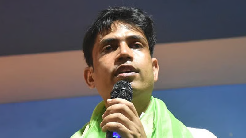 बंगाल में फलता सीट से जहांगीर खान पीछे हटे, पुनर्मतदान से पहले TMC को बड़ा झटका बंगाल में फलता सीट से जहांगीर खान पीछे हटे, पुनर्मतदान से पहले TMC को बड़ा झटका