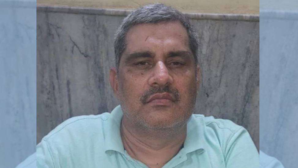 पुणे में ढोंगी बाबा राधामोहन गिरफ्तार: सालों तक रेप, टॉर्चर, जबरन पेशाब पिलाने का आरोप पुणे में ढोंगी बाबा राधामोहन गिरफ्तार: सालों तक रेप, टॉर्चर, जबरन पेशाब पिलाने का आरोप