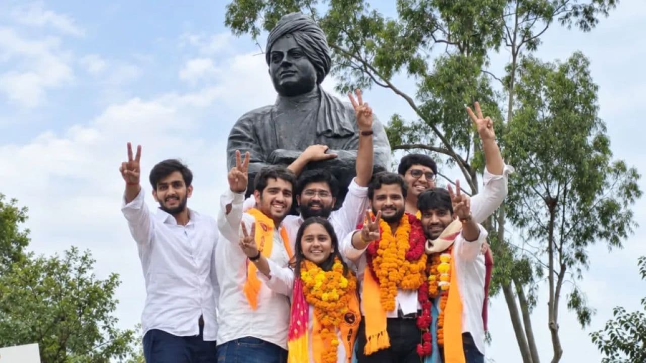 DU छात्रसंघ चुनाव 2026 में ABVP का 3 सीटों पर कब्जा बरकरार, NSUI को कोई सीट नहीं DU छात्रसंघ चुनाव 2026 में ABVP का 3 सीटों पर कब्जा बरकरार, NSUI को कोई सीट नहीं
