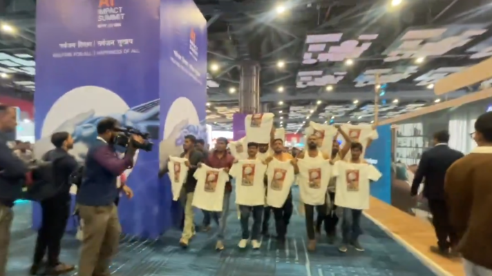 AI समिट में पीएम के ख़िलाफ़ यूथ कांग्रेस का 'शर्टलेस' प्रोटेस्ट; बीजेपी क्यों बौखलाई? AI समिट में पीएम के ख़िलाफ़ यूथ कांग्रेस का 'शर्टलेस' प्रोटेस्ट; बीजेपी क्यों बौखलाई?