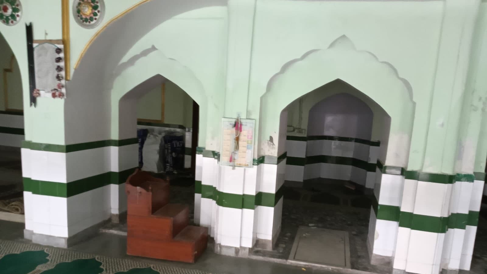 प्रधानमंत्री आवास के पास 150 साल पुरानी मस्जिद को गिराने की तैयारी, बिजली-पानी काटा प्रधानमंत्री आवास के पास 150 साल पुरानी मस्जिद को गिराने की तैयारी, बिजली-पानी काटा