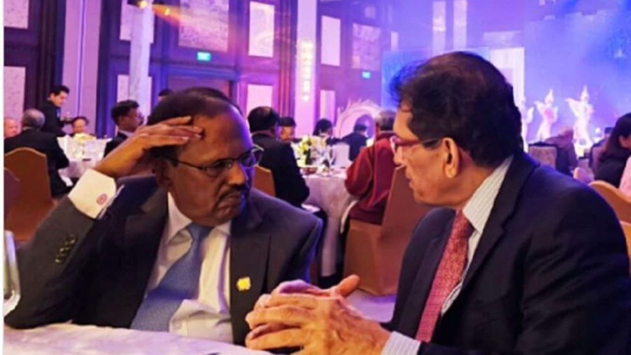 भारत-बांग्लादेश घटनाक्रम तेज़ः डोभाल ने बात की, ढाका आने का न्यौता भारत-बांग्लादेश घटनाक्रम तेज़ः डोभाल ने बात की, ढाका आने का न्यौता