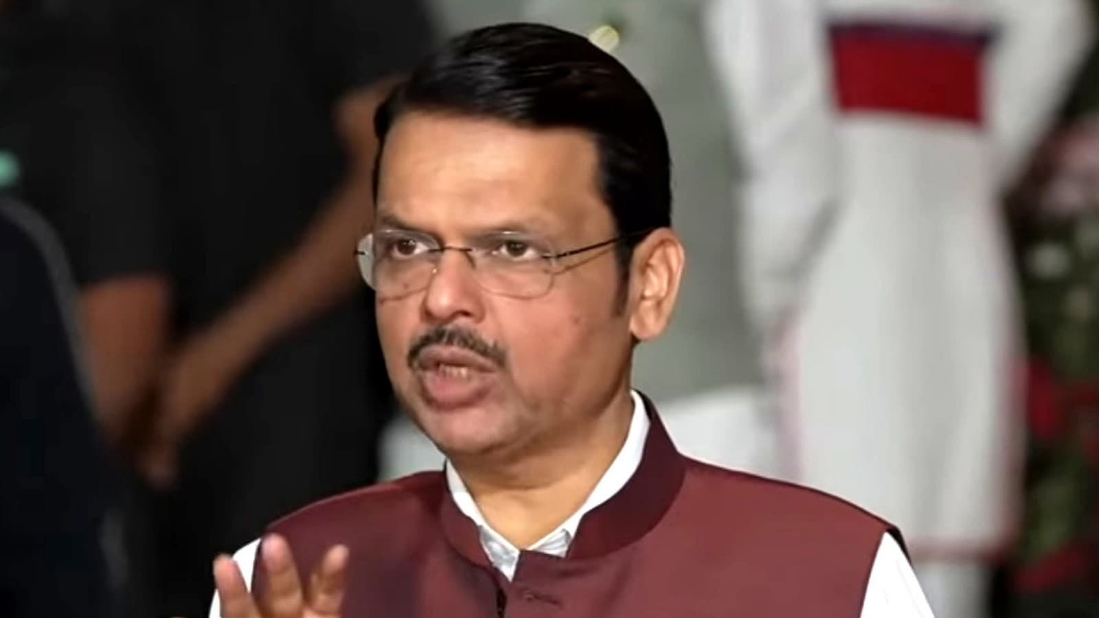 मुख्यमंत्री देवेंद्र फडणवीस महाराष्ट्र के भाषा पैनल ने हिंदी अनिवार्य करने के सरकारी फैसले का क्यों किया विरोध