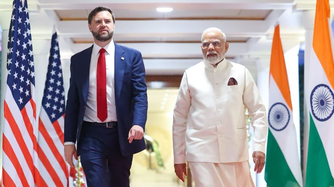 मोदी-वेंस मुलाक़ात: 'टैरिफ़ वार' के बीच भारत-यूएस व्यापार सौदे को मिलेगी नई दिशा? मोदी-वेंस मुलाक़ात: 'टैरिफ़ वार' के बीच भारत-यूएस व्यापार सौदे को मिलेगी नई दिशा?