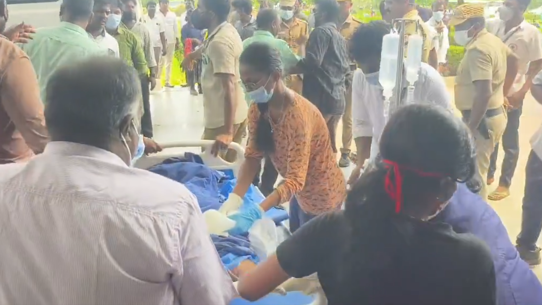 तमिलनाडु की सीफूड फैक्ट्री में अमोनिया गैस लीक से 7 की मौत, 40 अस्पताल में भर्ती तमिलनाडु की सीफूड फैक्ट्री में अमोनिया गैस लीक से 7 की मौत, 40 अस्पताल में भर्ती