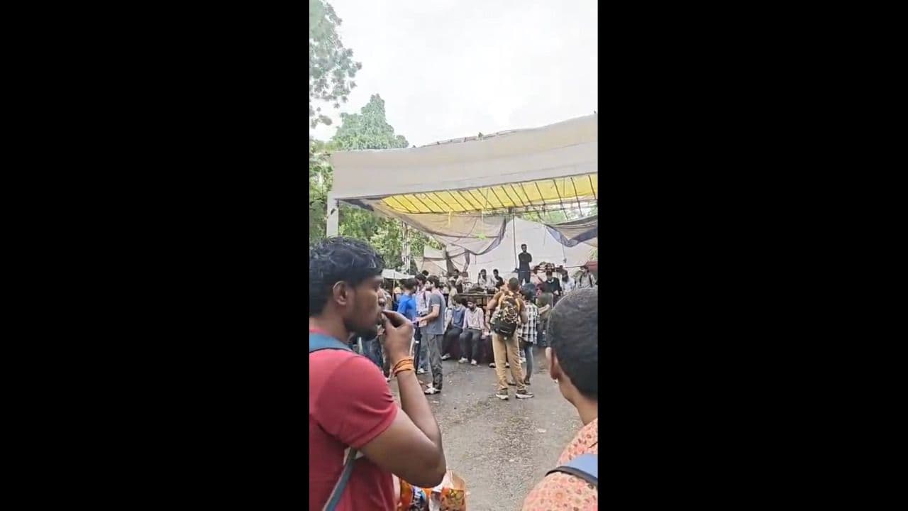 Live सीजेपी का आज जंतर मंतर से फिर संसद मार्च, पुलिस की बेरहमी से गुस्सा बढ़ा Live सीजेपी का आज जंतर मंतर से फिर संसद मार्च, पुलिस की बेरहमी से गुस्सा बढ़ा