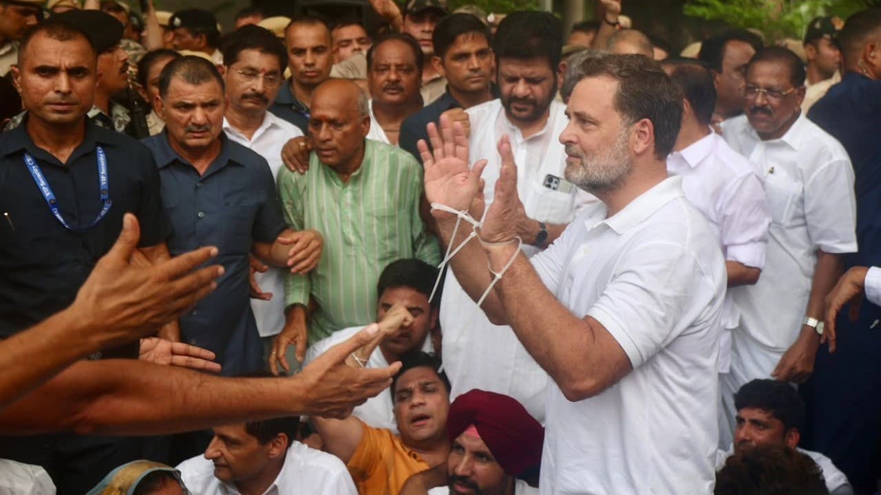 पहला प्लान लीक तो राहुल गांधी ने पीएम आवास के पास धरने की नई योजना बनाई पहला प्लान लीक तो राहुल गांधी ने पीएम आवास के पास धरने की नई योजना बनाई