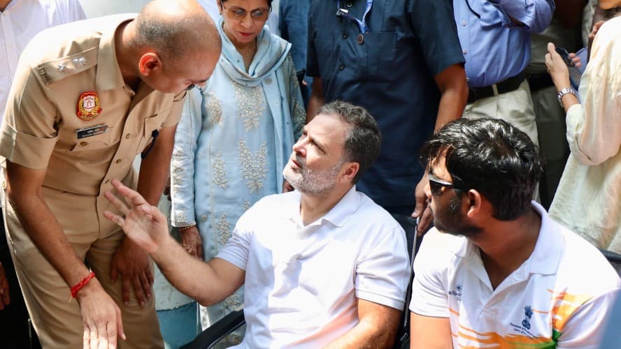 'दिल्ली में पैलेट गन पीड़ित की FIR दर्ज नहीं होने' पर राहुल पुलिस स्टेशन के बाहर धरने पर बैठे 'दिल्ली में पैलेट गन पीड़ित की FIR दर्ज नहीं होने' पर राहुल पुलिस स्टेशन के बाहर धरने पर बैठे